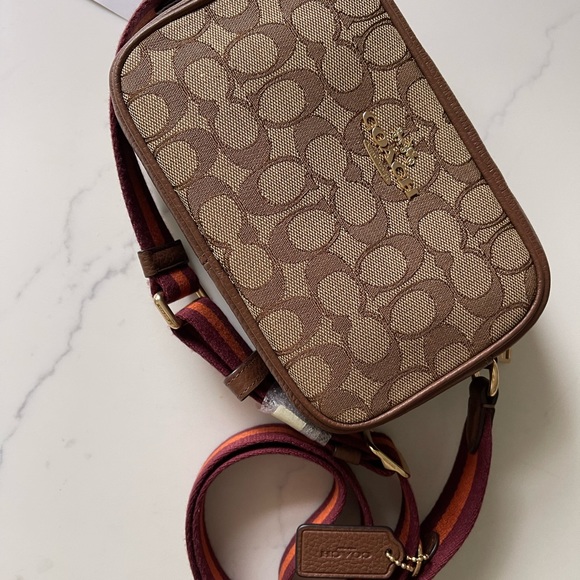 BRAND NEW Classic Coach Purse - Picture 3 of 7